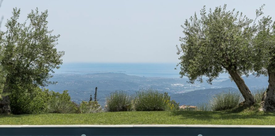 8 bedrooms House in Cabris, France No. 99769