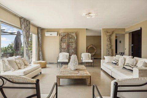 8 bedrooms House in Cabris, France No. 99769 6