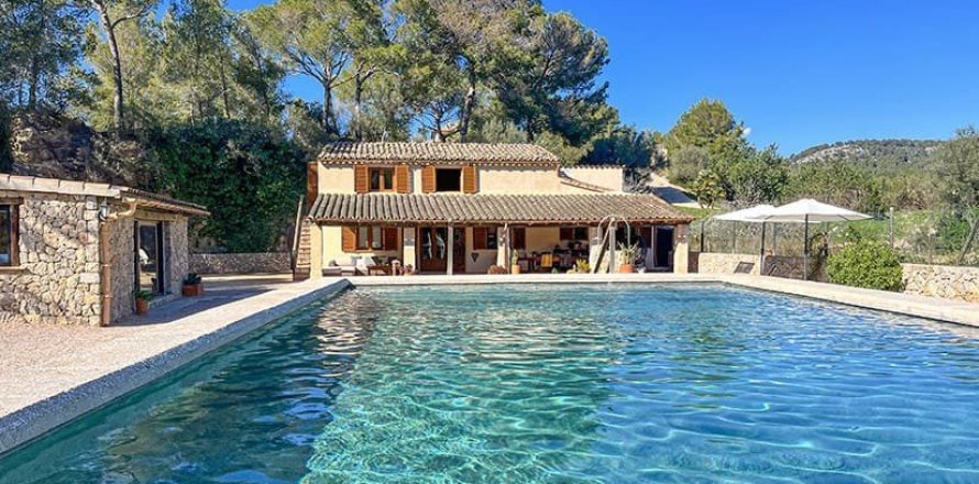 4 bedrooms Villa in Calvia, Spain No. 117558