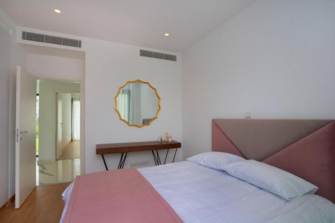 4 bedrooms Townhouse in Limassol, Cyprus No. 106005 9