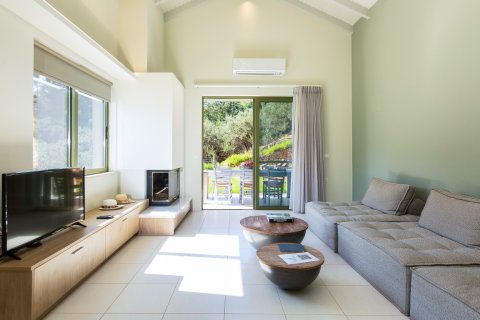 6 bedrooms Villa in Chania, Greece No. 23889 7