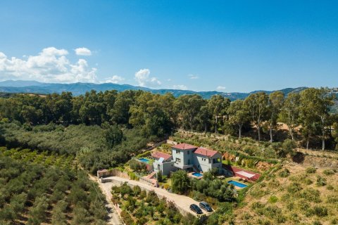 6 bedrooms Villa in Chania, Greece No. 23889 1