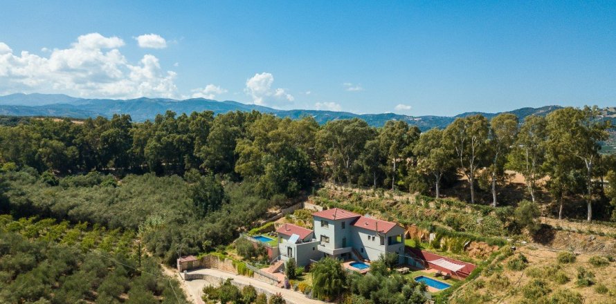 6 bedrooms Villa in Chania, Greece No. 23889