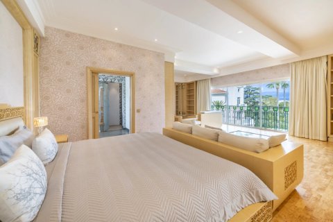 13 bedrooms Villa in Antibes, France No. 76727 10