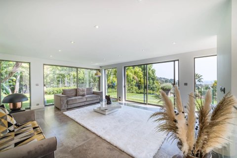 5 bedrooms Villa in Cannes, France No. 67305 11