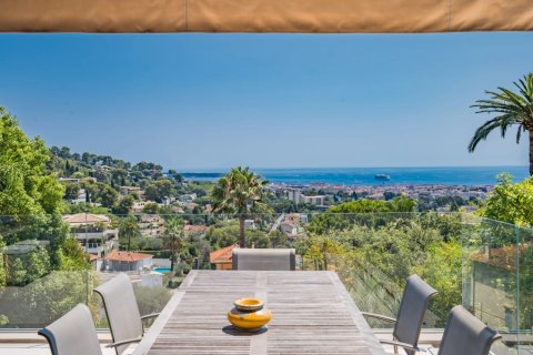 5 bedrooms Villa in Cannes, France No. 67305 3