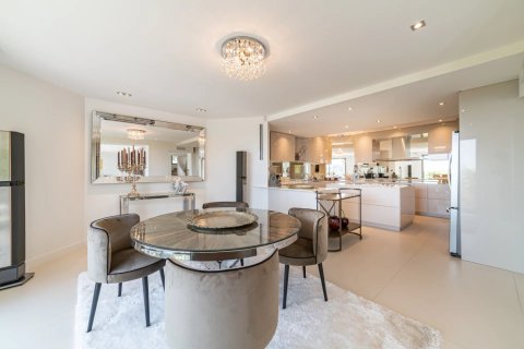 5 bedrooms Villa in Cannes, France No. 67305 5