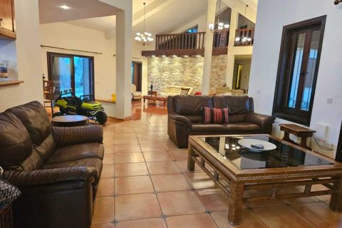 3 bedrooms House in Latsia, Cyprus No. 72800 8