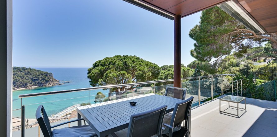 5 dormitorios House en Lloret de Mar, Spain No. 25392