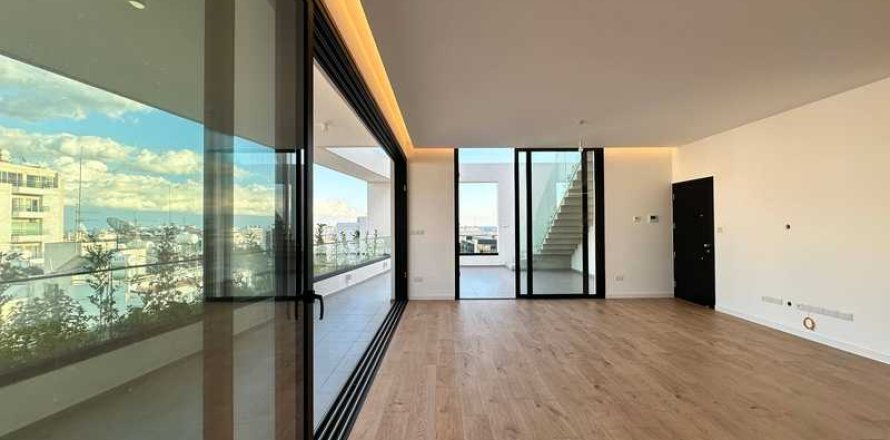 3 bedrooms Penthouse in Limassol, Cyprus No. 43607