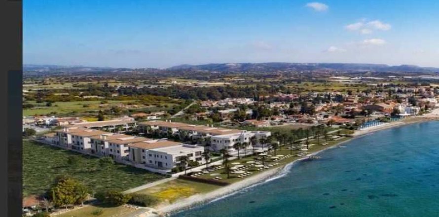 4 bedrooms House in Zygi, Cyprus No. 82704