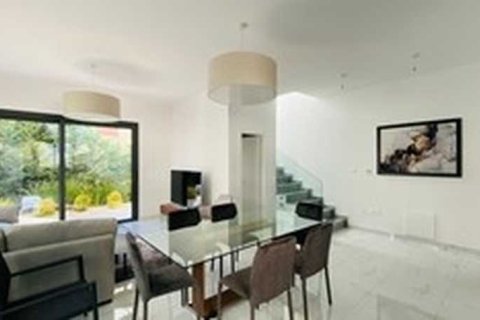 2 bedrooms House in Limassol, Cyprus No. 66592 2