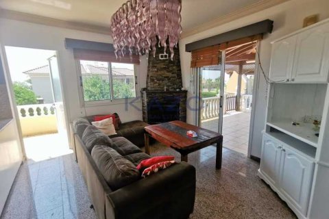 Дом с 4 спальнями в Агиос Афанасиос, Кипр №65522 3