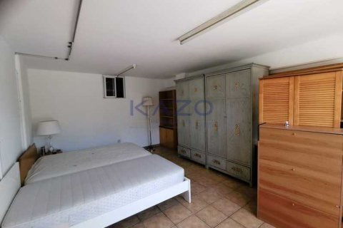 Дом с 4 спальнями в Агиос Афанасиос, Кипр №65522 8
