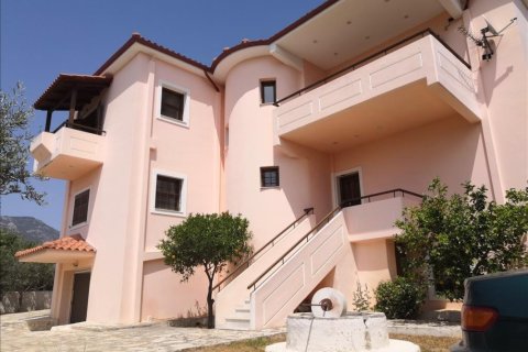 4 bedrooms Villa in Loutraki, Greece No. 50869 10