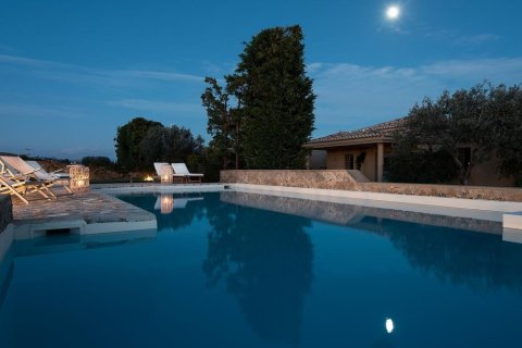 5 bedrooms Villa in Kranidi, Greece No. 108438 3