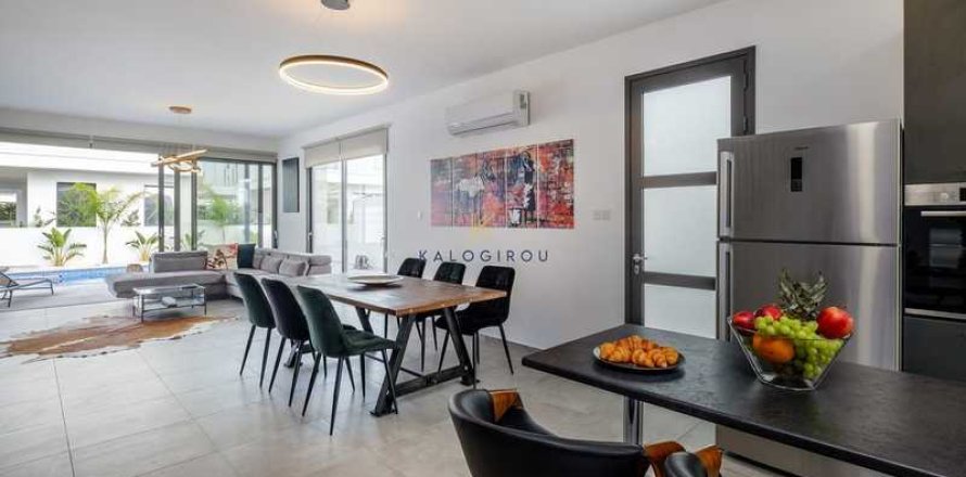 5 bedrooms House in Larnaca, Cyprus No. 75971