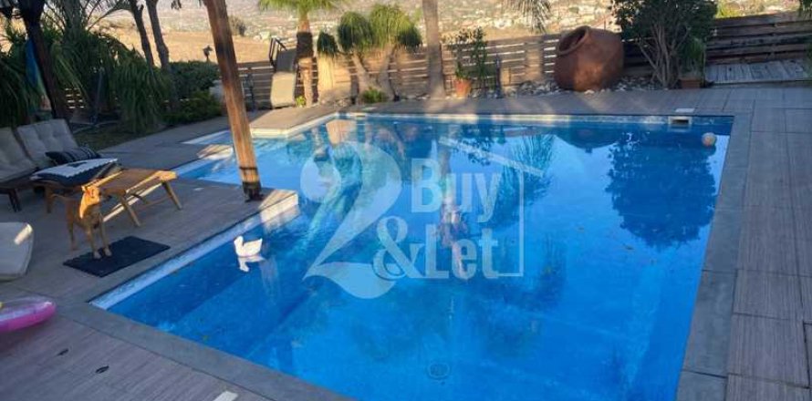 3 bedrooms House in Parekklisia, Cyprus No. 73365