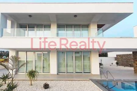 Дом с 4 спальнями в Героскипу, Кипр №101252 6