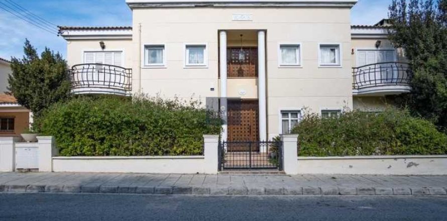 Дом с 5 спальнями в Агландзия, Кипр №101430