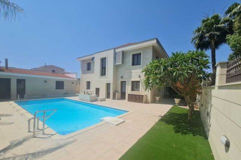 5 bedrooms Villa in Larnaca, Cyprus No. 83274 1