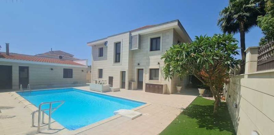5 bedrooms Villa in Larnaca, Cyprus No. 83274