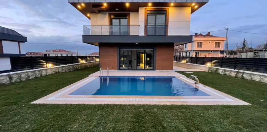 Вилла с 6 спальнями в Стамбул, Турция №15137