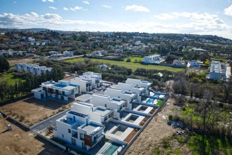 4 bedrooms Villa in Chloraka, Cyprus No. 75965 1