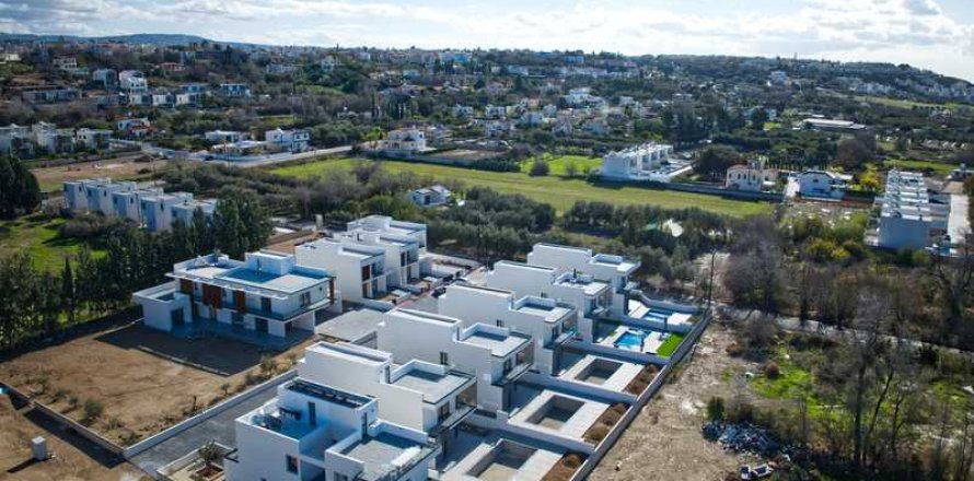 4 bedrooms Villa in Chloraka, Cyprus No. 75965