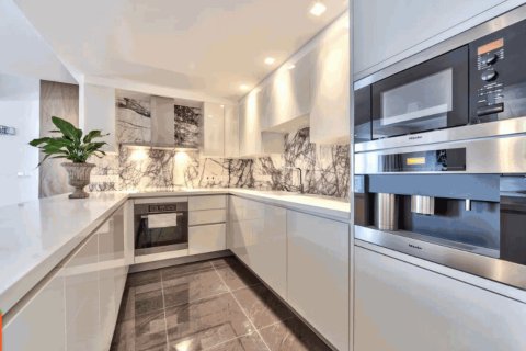 3 bedrooms Apartment in Paphos, Cyprus No. 106039 3