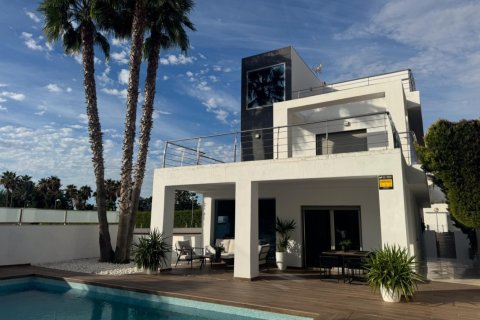 5 bedrooms Villa in Alicante, Spain No. 125522
