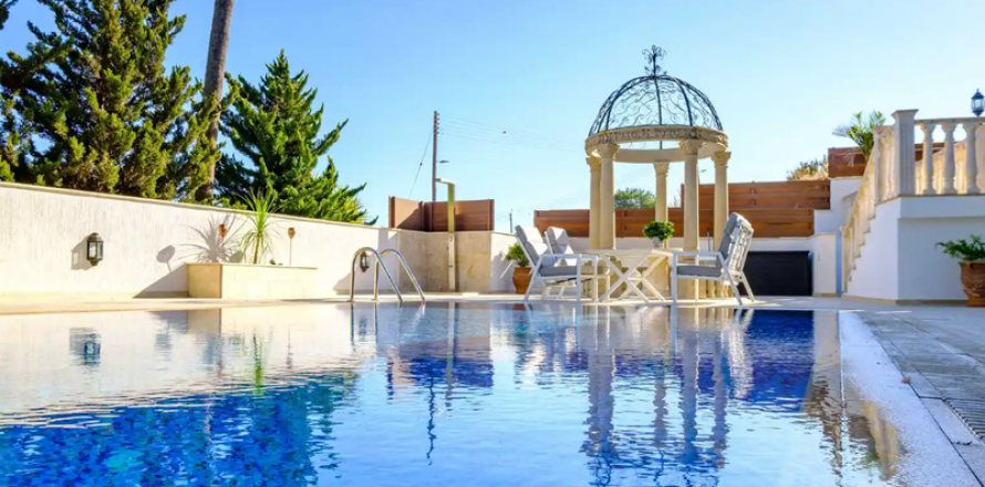 6 dormitorios Villa en Mouttagiaka, Cyprus No. 78996