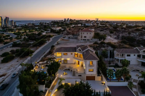 6 dormitorios Villa en Mouttagiaka, Cyprus No. 78996 16