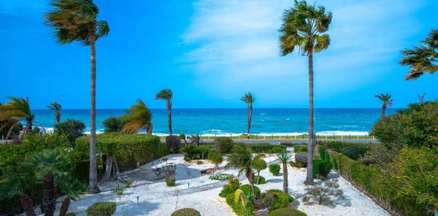 4 bedrooms Villa in Polis, Cyprus No. 100322