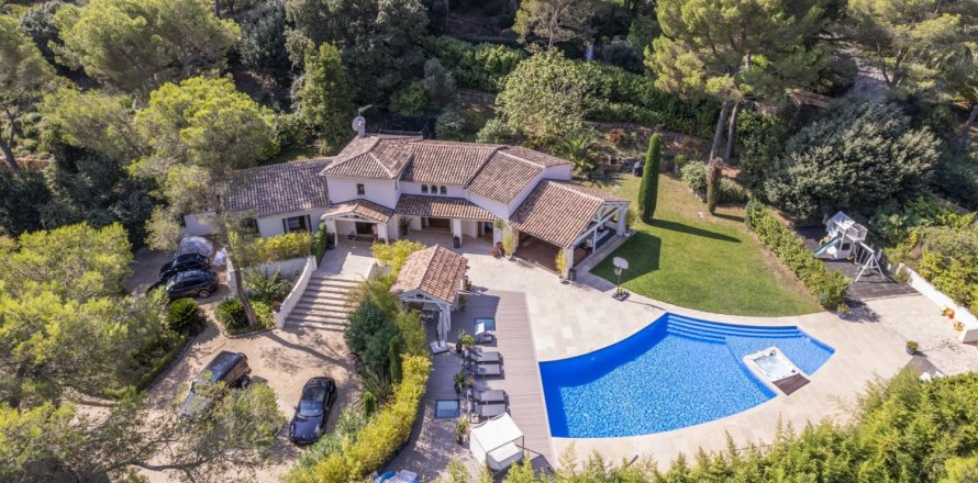 7 bedrooms Villa in Mougins, France No. 69095