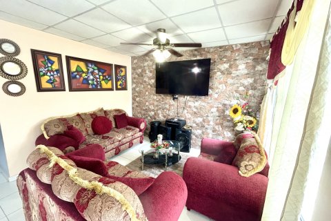 3 bedrooms House in Vista Alegre, Panama No. 117582 2