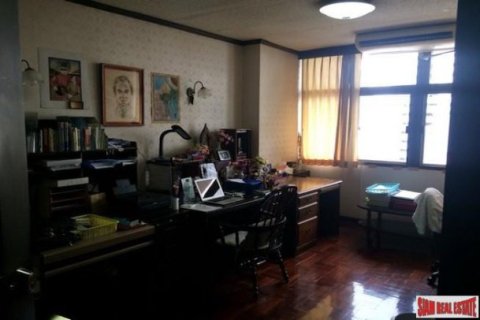 4 bedrooms House in Bangkok, Thailand No. 96975 3