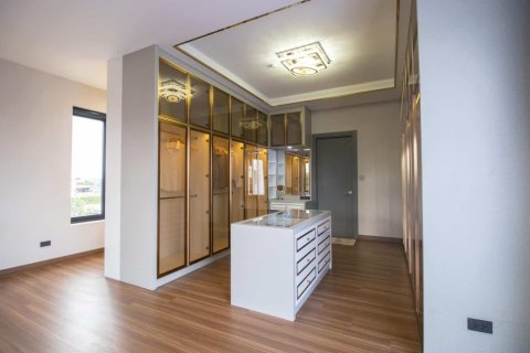 4 bedrooms House in Chiang Mai, Thailand No. 97770 12