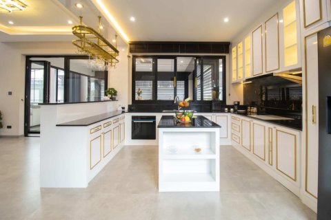 4 bedrooms House in Chiang Mai, Thailand No. 97770 8