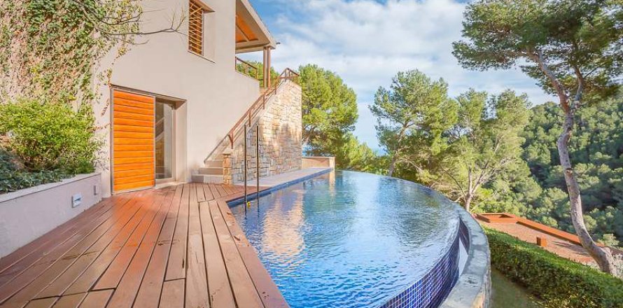 4 bedrooms Properties in Hoa Hung, Vietnam No. 25356