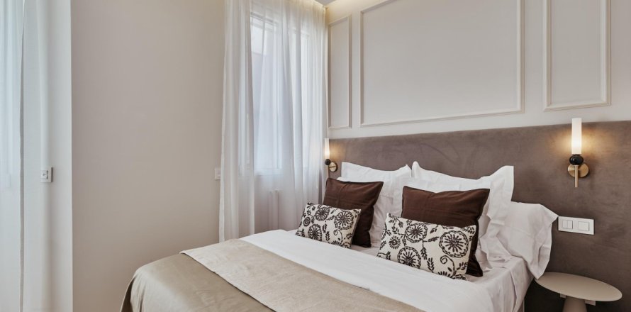 3 bedrooms Apartment in Madrid, Spain No. 126286