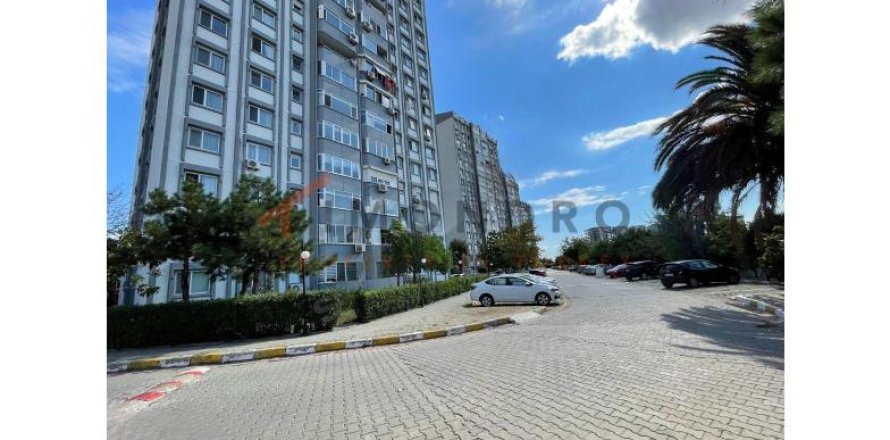 3 dormitorios Apartment en Zeytinburnu, Turkey No. 116228