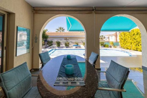 3 bedrooms House in Tala, Cyprus No. 101056 16