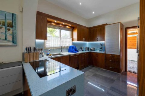 3 bedrooms House in Tala, Cyprus No. 101056 6