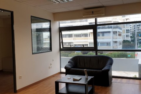 660m² Commercial property in Vari, Greece No. 57593 3