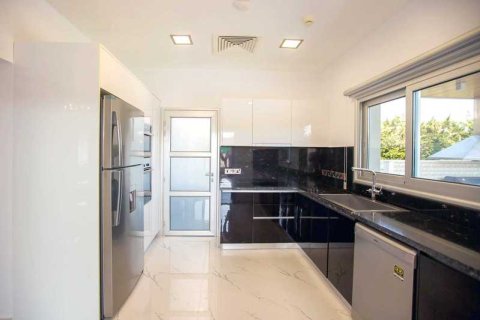 4 bedrooms Villa in Agios Tychonas, Cyprus No. 30657 4