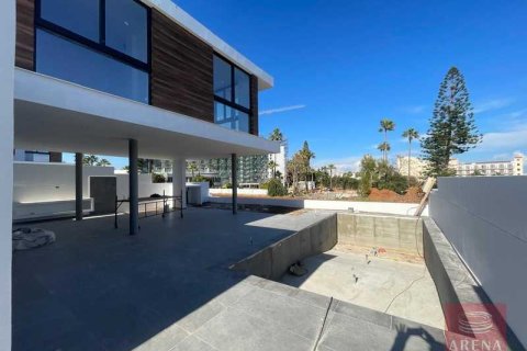 4 bedrooms Villa in Protaras, Cyprus No. 30673 1