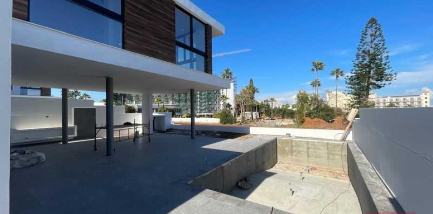 4 bedrooms Villa in Protaras, Cyprus No. 30673