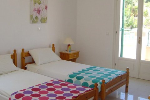 5 bedrooms Villa in Corfu, Greece No. 49769 3