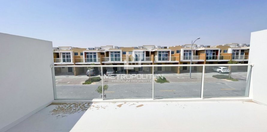 4 bedrooms Townhouse in DAMAC Hills (Akoya by DAMAC), UAE No. 118560
